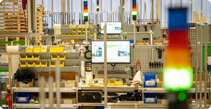Automated warehouse with robotic inventory handling system